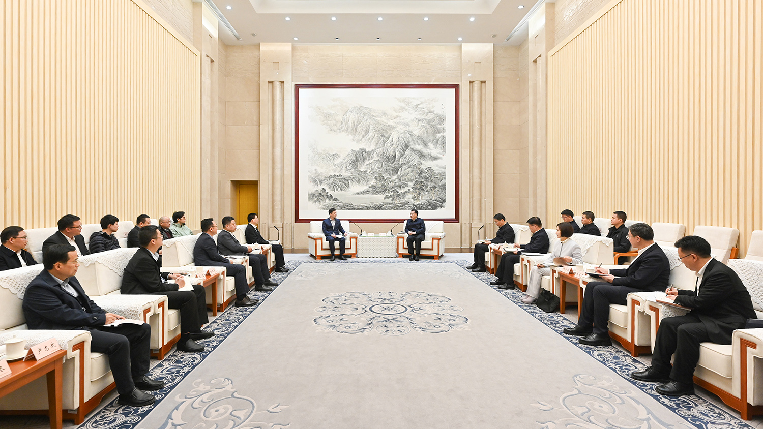 袁家军会见人工智能企业团嘉宾(图1)